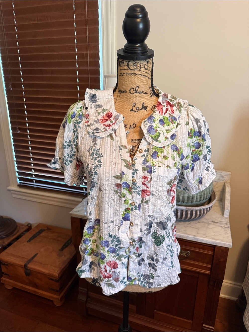 Pilcro White Floral Button-Front Blouse with Multicolor Blooms